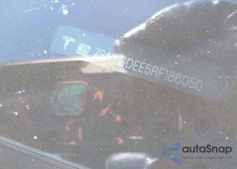 2024 Tesla Model Y Long Range Dual Motor All-Wheel Drive z USA, uszkodzony, nr VIN 7SAYGDEE5RF186050